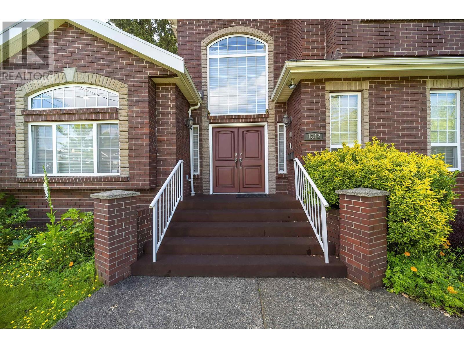1312 Tenth Avenue, New Westminster, British Columbia  V3M 3H9 - Photo 2 - R3010278