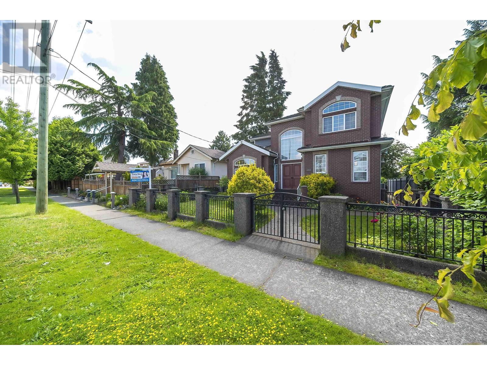 1312 Tenth Avenue, New Westminster, British Columbia  V3M 3H9 - Photo 3 - R3010278