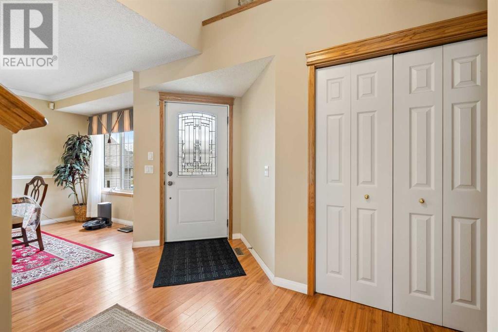 55 Somercrest Grove Sw, Calgary, Alberta  T2Y 3M2 - Photo 2 - A2226646