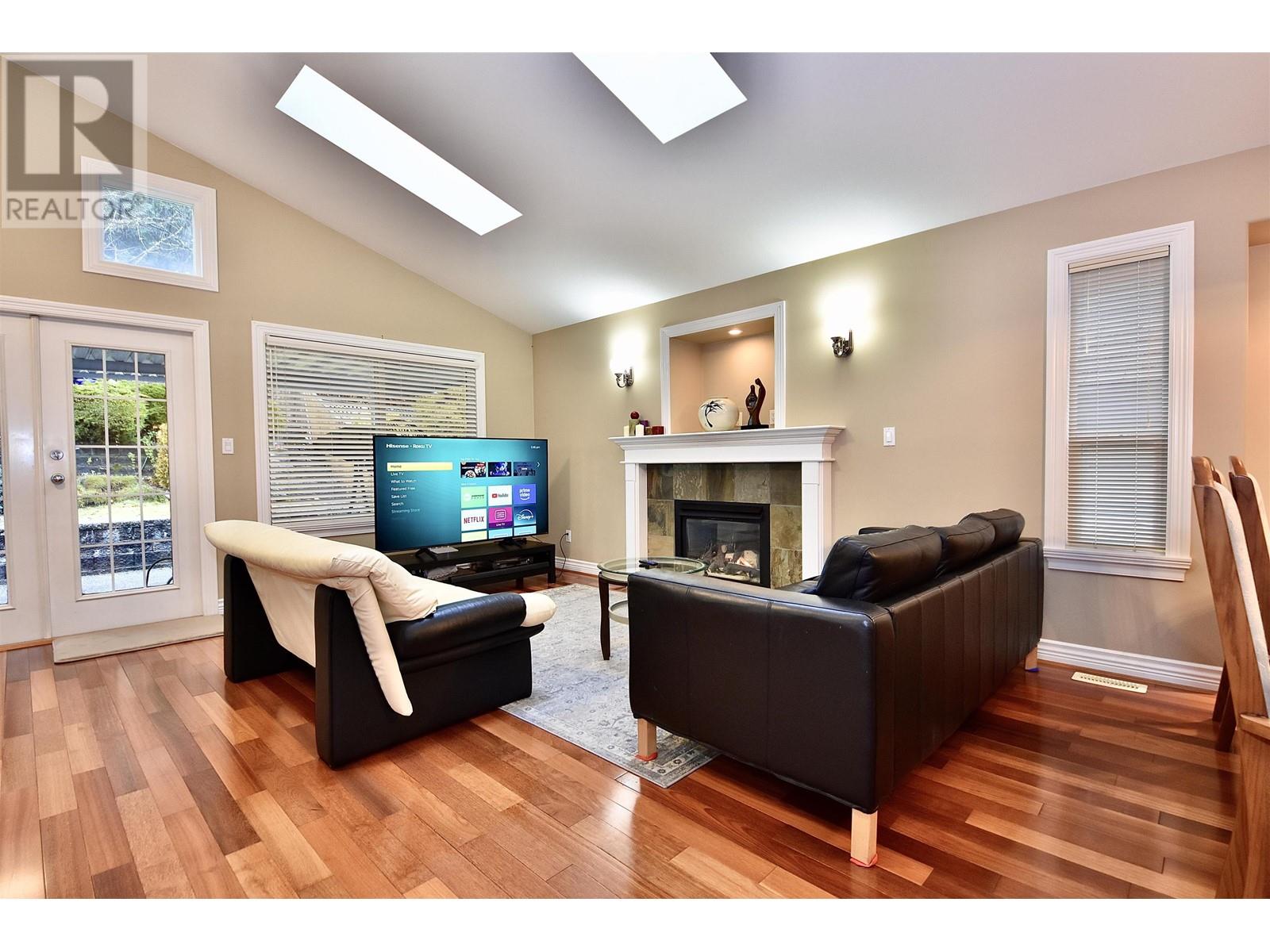 Property at 3035 MAPLEWOOD COURT image 2