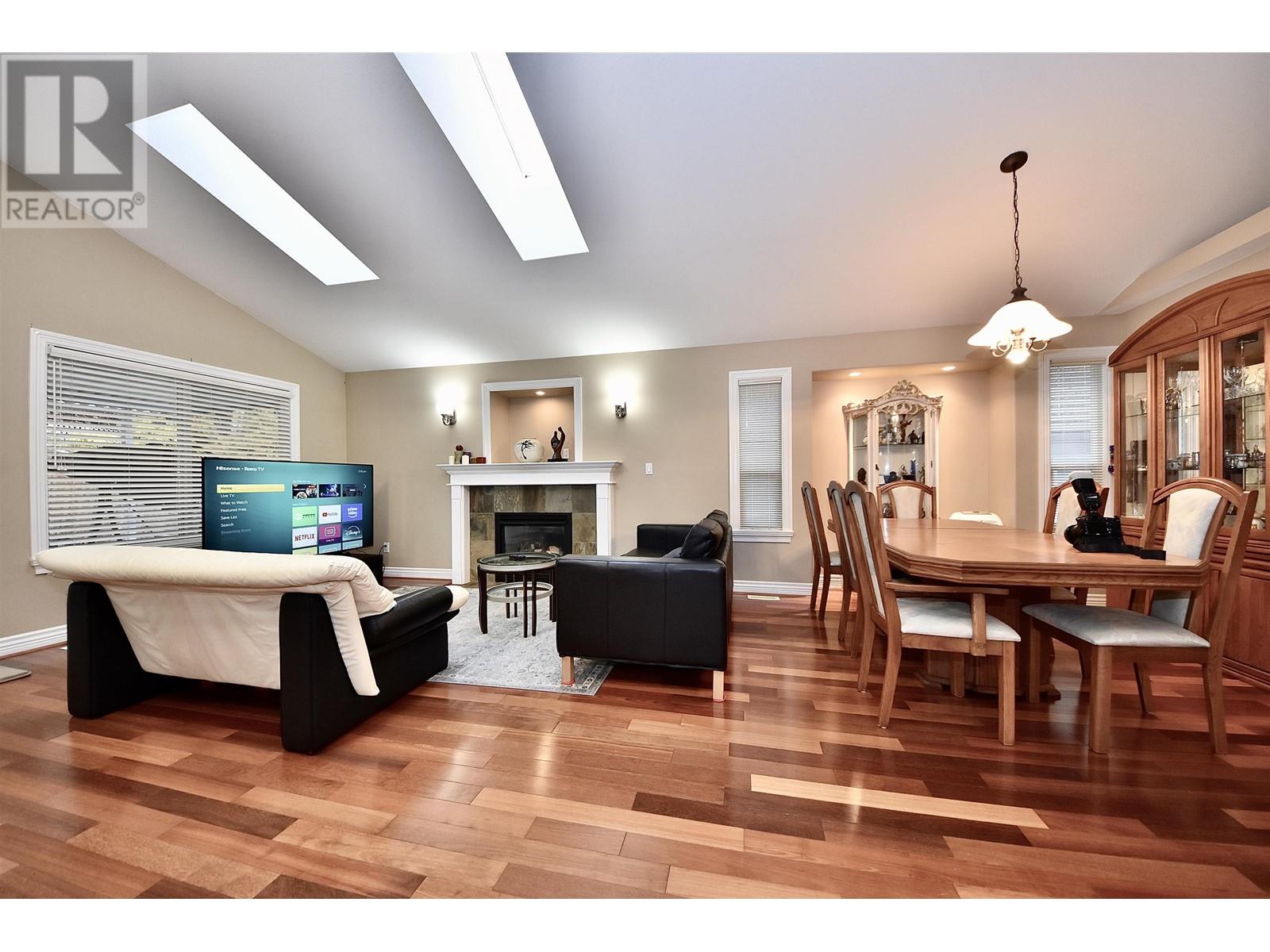 Property at 3035 MAPLEWOOD COURT image 4