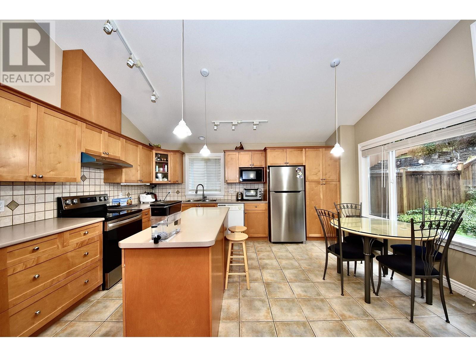 Property at 3035 MAPLEWOOD COURT image 5