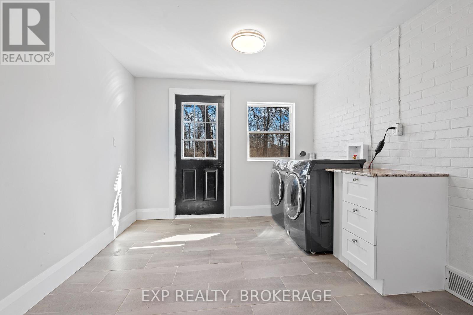 675 Millhaven Road, Loyalist (Lennox And Addington - South), Ontario  K0H 2H0 - Photo 27 - X12191127