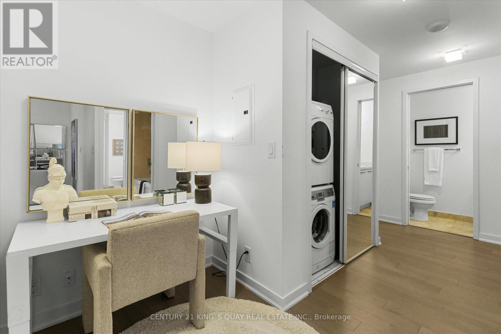 2410 - 12 York Street, Toronto, Ontario  M5J 0A9 - Photo 3 - C12050514