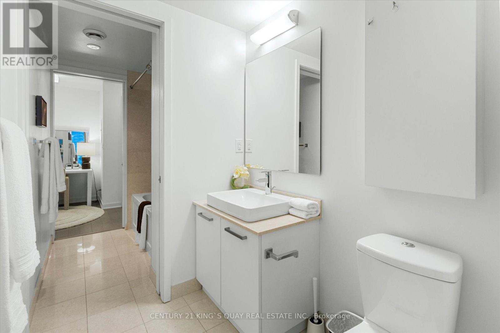 2410 - 12 York Street, Toronto, Ontario  M5J 0A9 - Photo 12 - C12050514