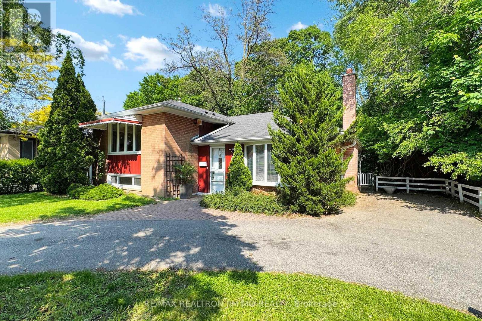 1 Amberdale Drive, Toronto, Ontario  M1P 4B9 - Photo 2 - E12191102