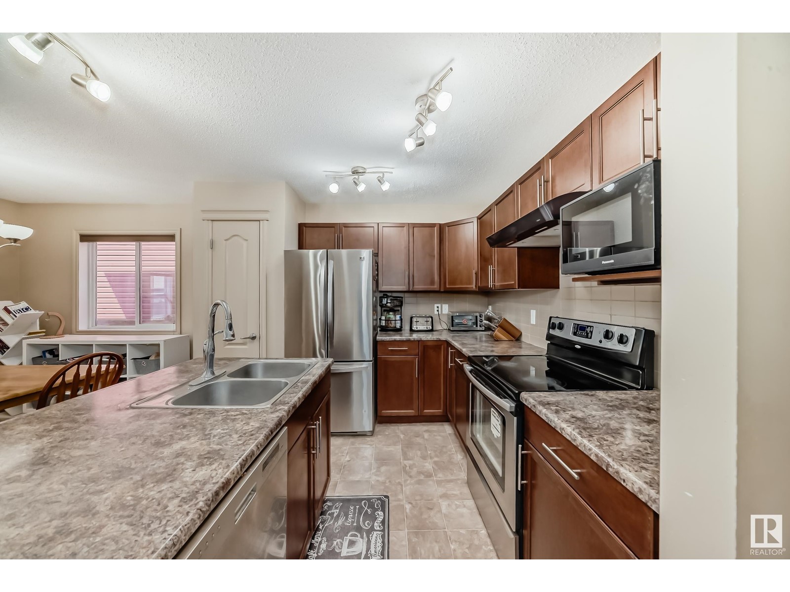 7715 Schmid Cr Nw, Edmonton, Alberta  T6R 0K6 - Photo 11 - E4440022