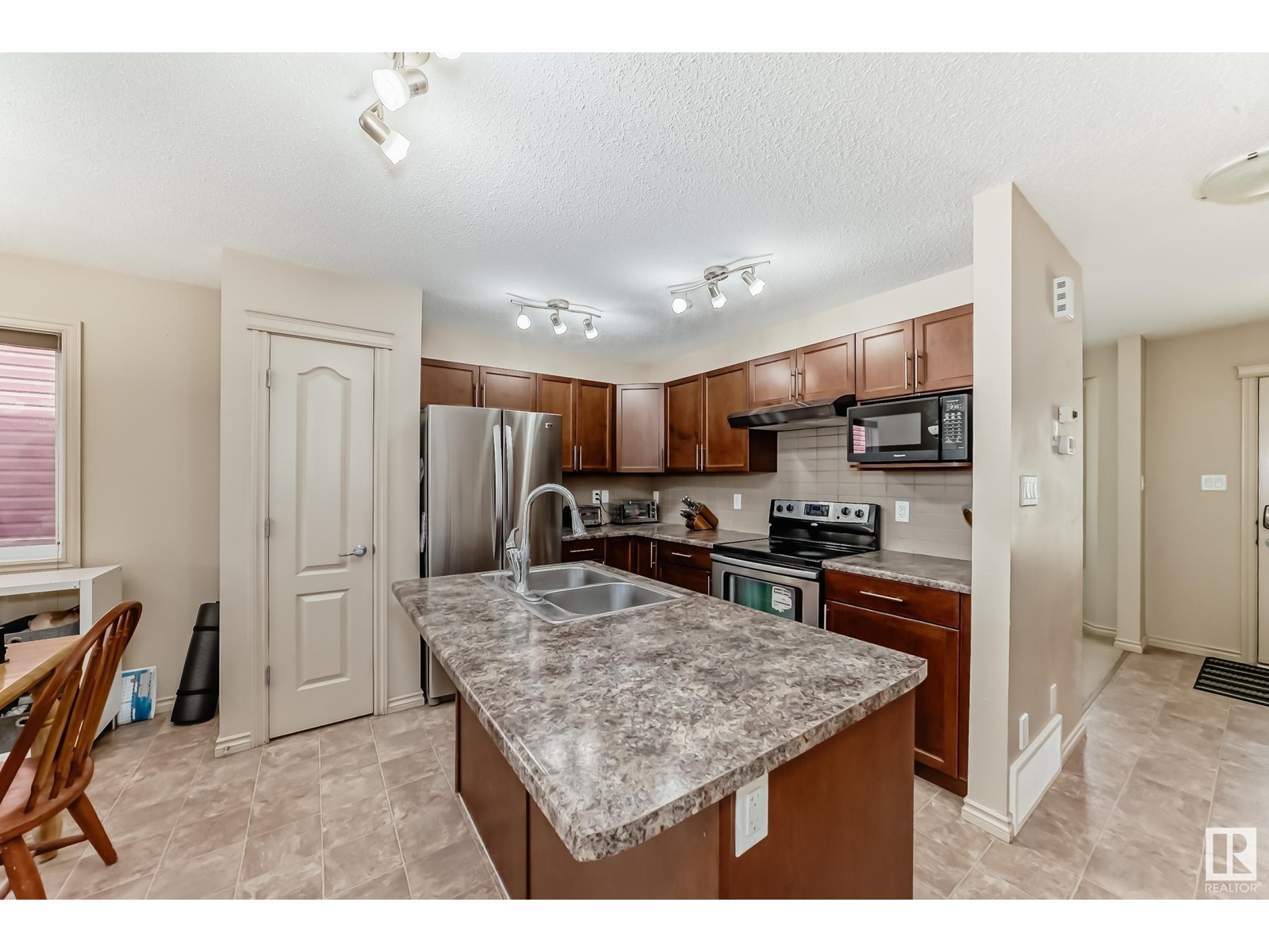 7715 Schmid Cr Nw, Edmonton, Alberta  T6R 0K6 - Photo 12 - E4440022