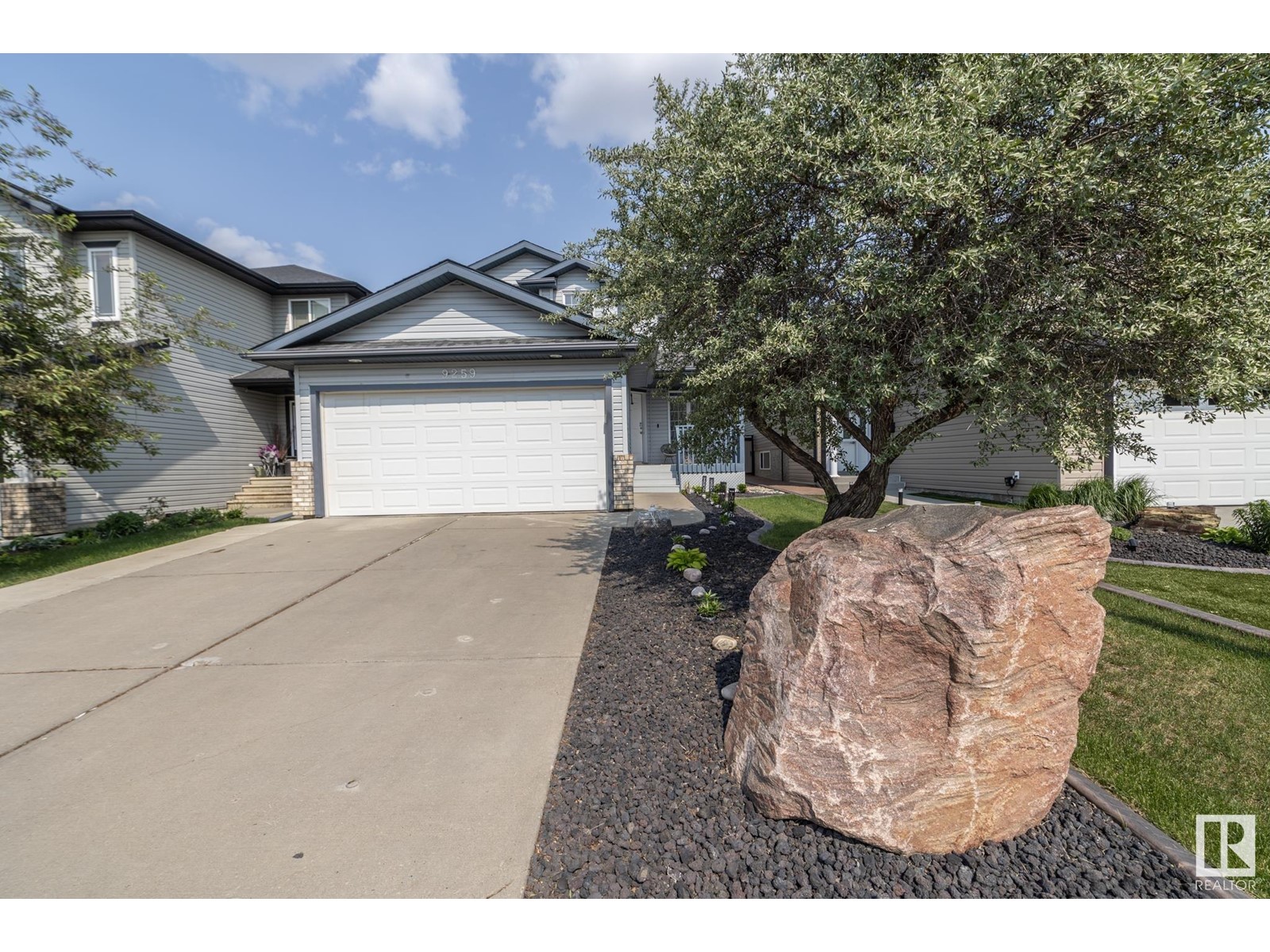 9259 212 St Nw, Edmonton, Alberta  T5T 6Z2 - Photo 2 - E4440023