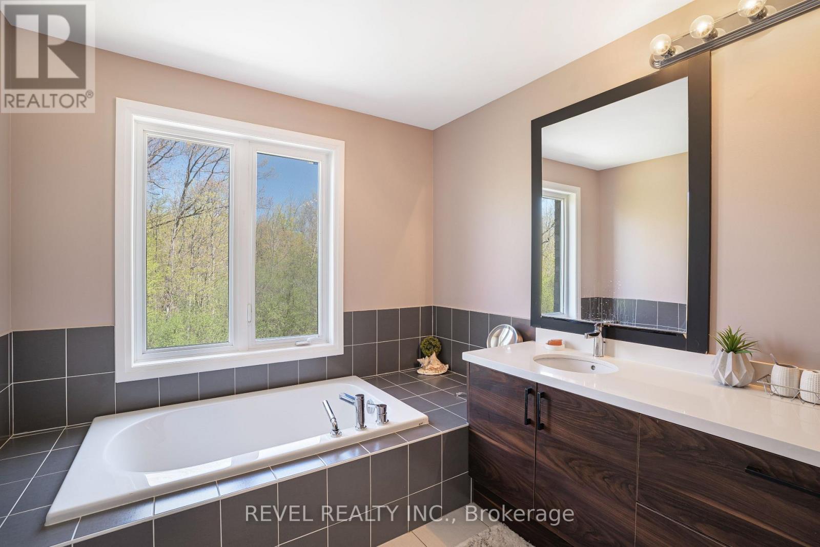 11 Oliana Way, Brampton, Ontario  L6Y 6G8 - Photo 18 - W12145416