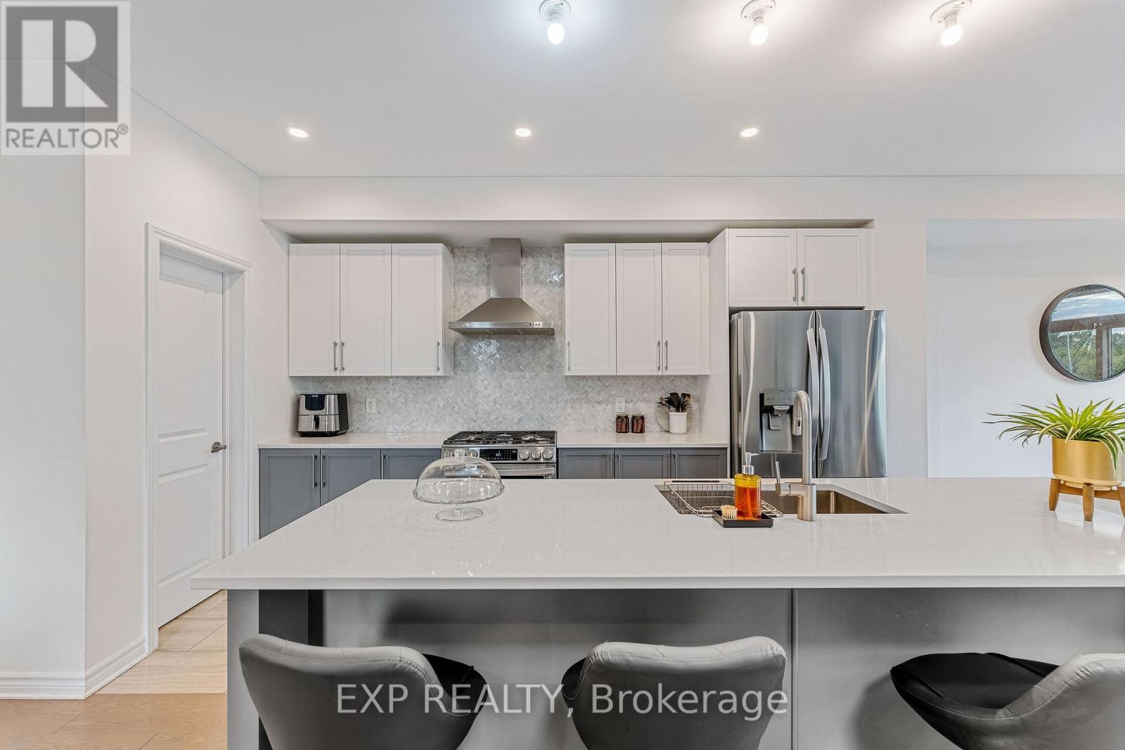 501 Enclave Lane, Clarence-Rockland, Ontario  K4K 0M8 - Photo 3 - X12191113