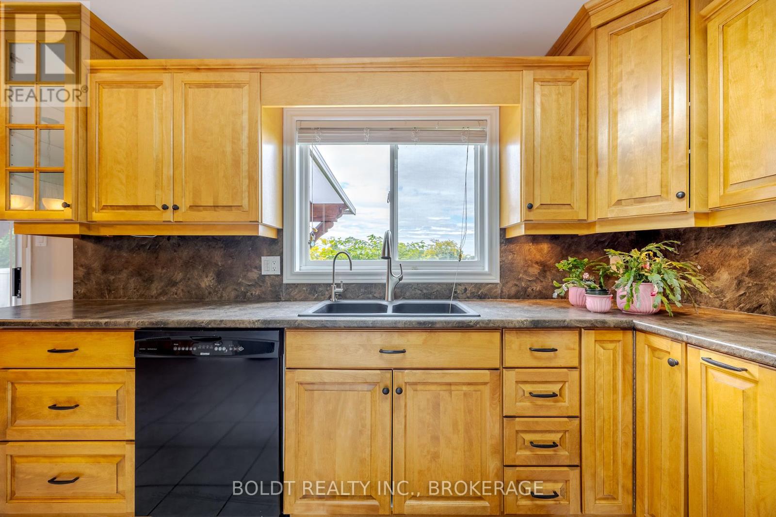 22 Westland Street, St. Catharines (Rykert/vansickle), Ontario  L2S 3T1 - Photo 10 - X12191142