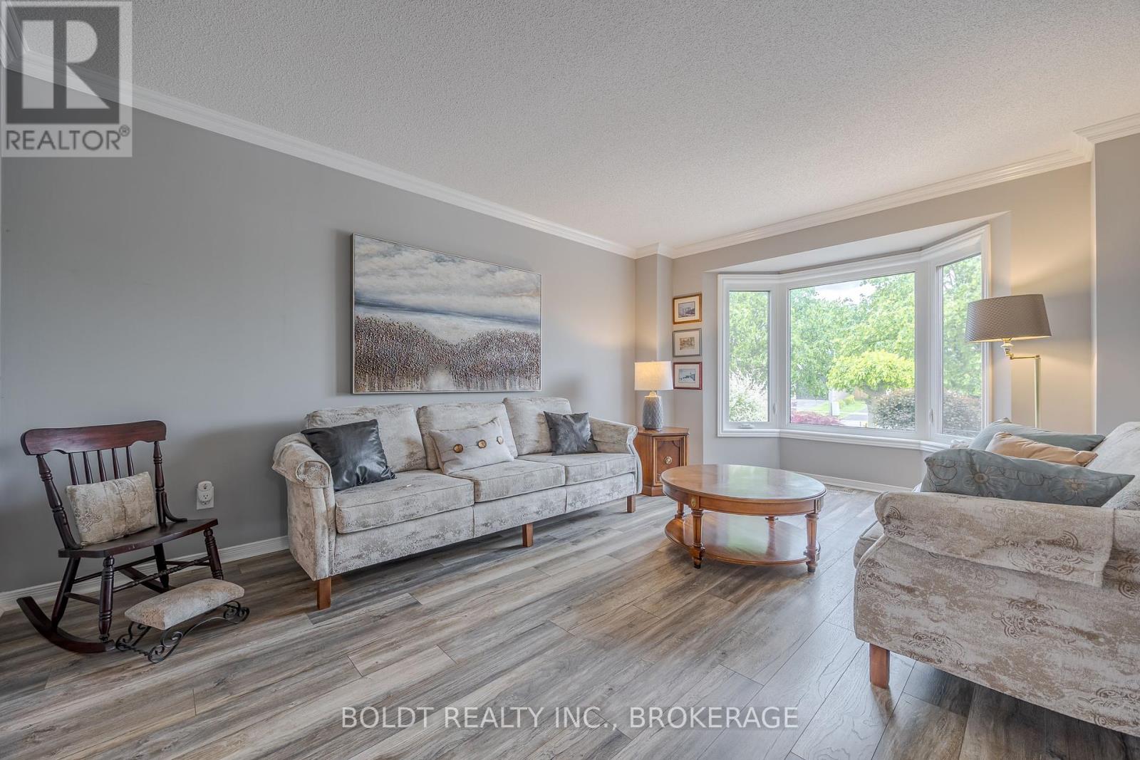 22 Westland Street, St. Catharines (Rykert/vansickle), Ontario  L2S 3T1 - Photo 5 - X12191142