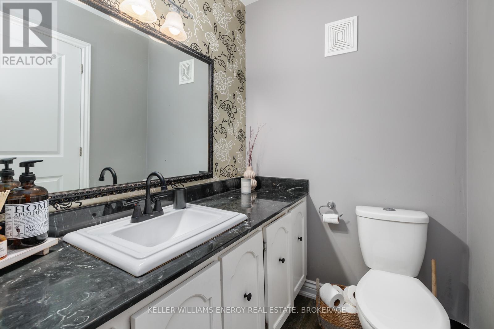 158 Chester Avenue, Hamilton, Ontario  L9C 2X1 - Photo 18 - X12191156