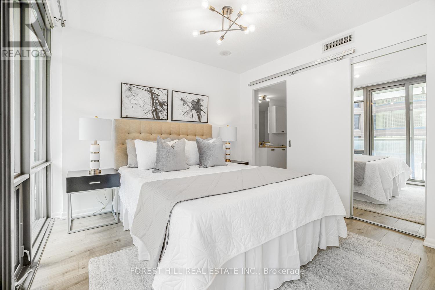 607 - 38 Grenville Street, Toronto, Ontario  M4Y 1A5 - Photo 12 - C12191115