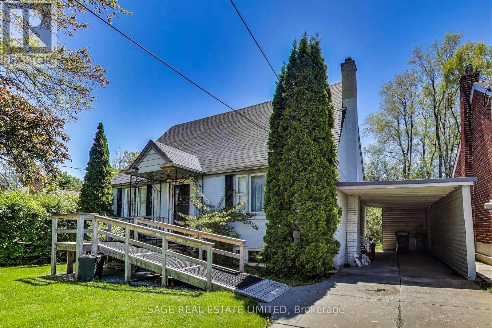 33 Kirkland Boulevard, Toronto, Ontario  M6A 1E7 - Photo 2 - C12191149