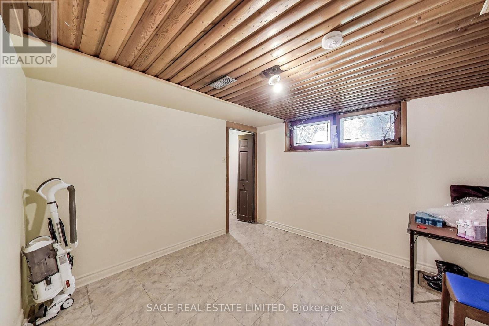 33 Kirkland Boulevard, Toronto, Ontario  M6A 1E7 - Photo 33 - C12191149