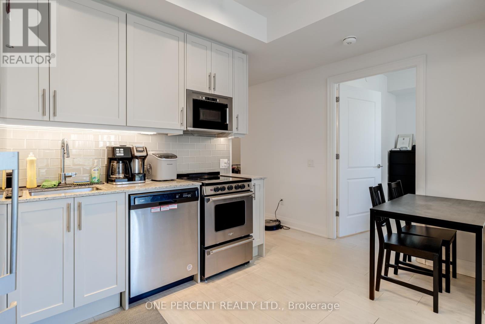 615 - 10 Gatineau Drive, Vaughan, Ontario  L4J 0L3 - Photo 9 - N12191134