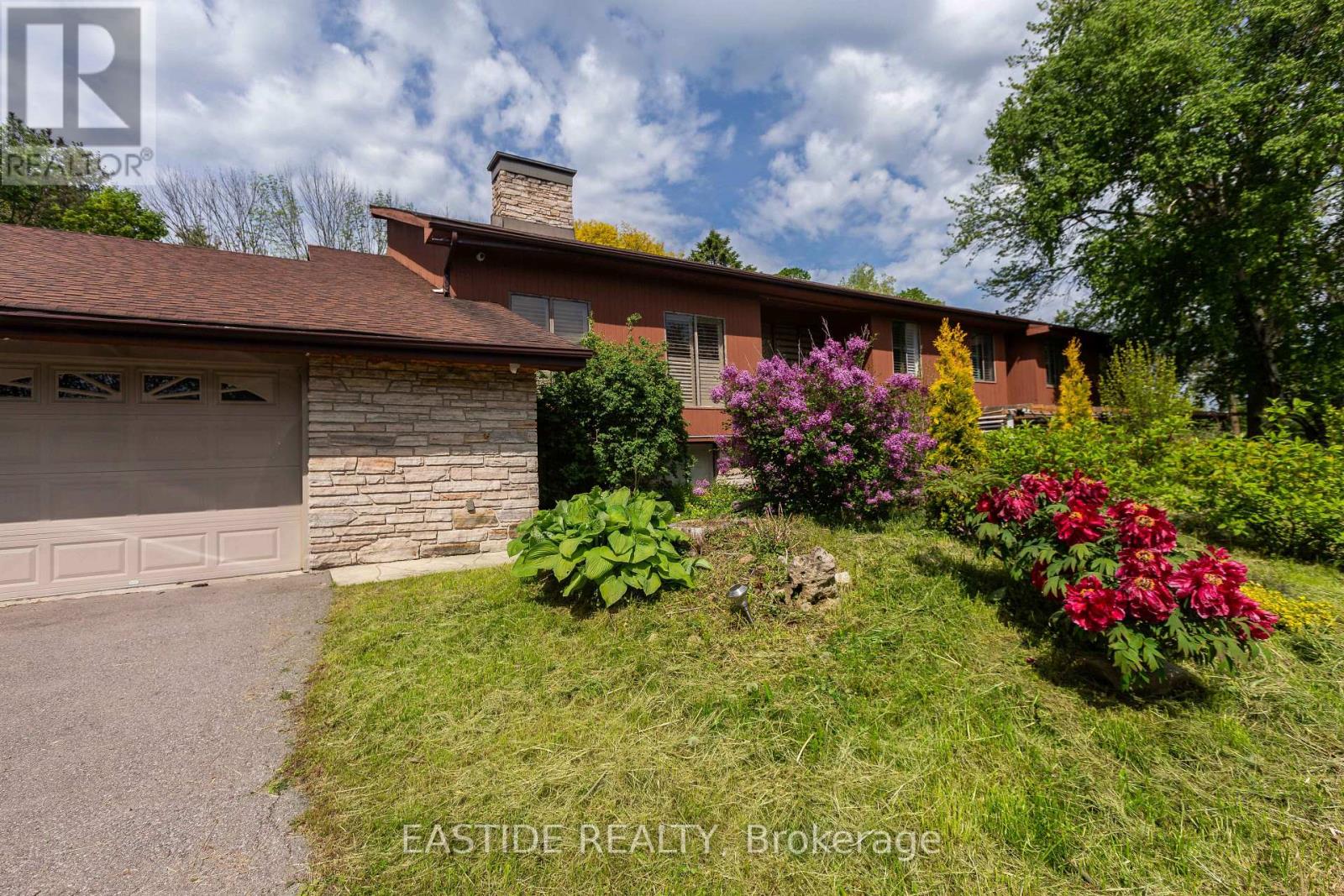 4395 4 Side Road, Burlington, Ontario  L7M 0S4 - Photo 2 - W12191128