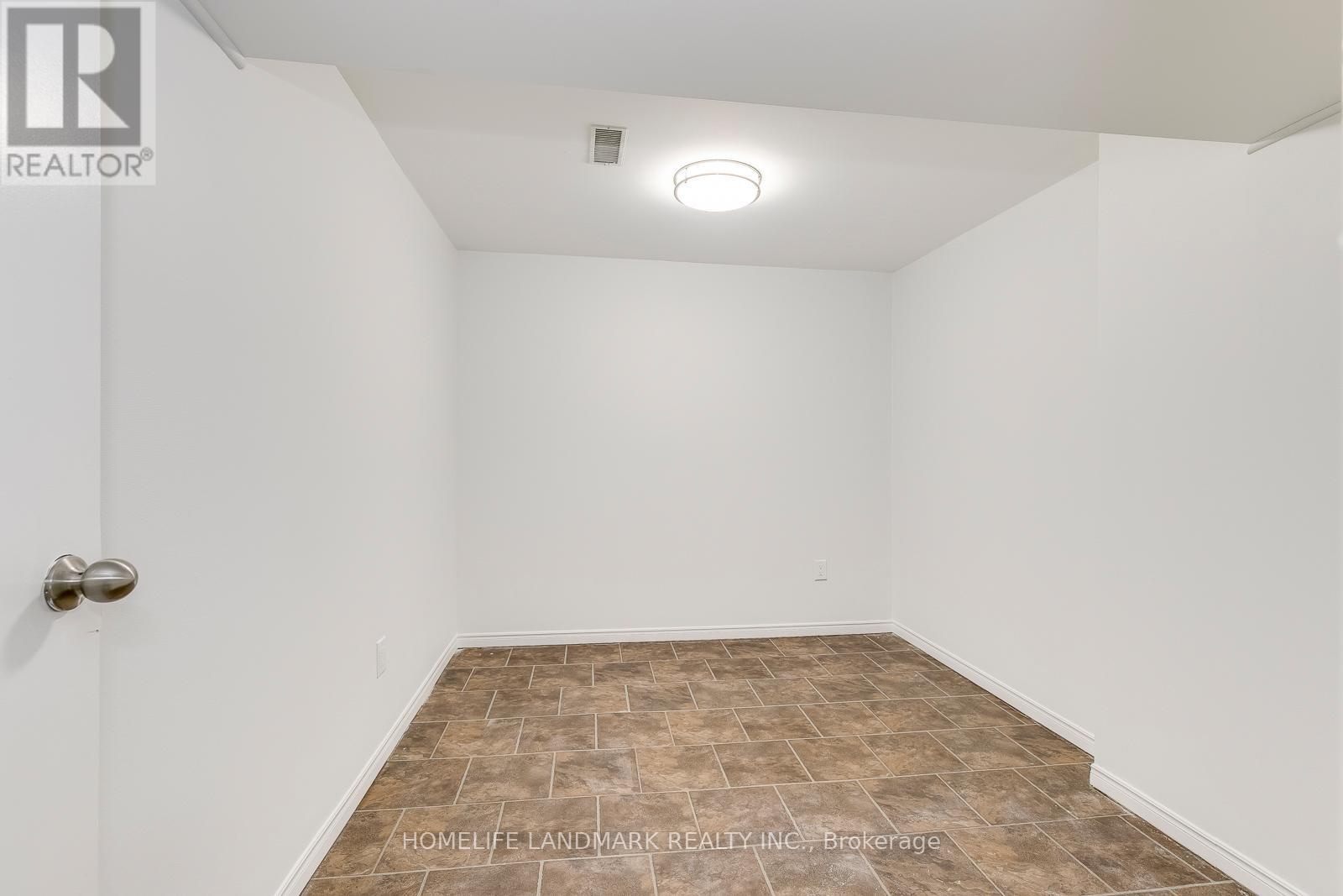 1112 Montgomery Drive, Oakville (Ga Glen Abbey), Ontario  L6M 1G1 - Photo 31 - W12191143
