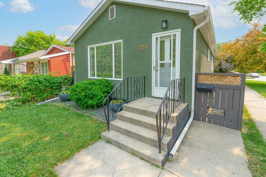 226 Des Meurons Street, Winnipeg, Manitoba  R2H 0R8 - Photo 1 - 202513647