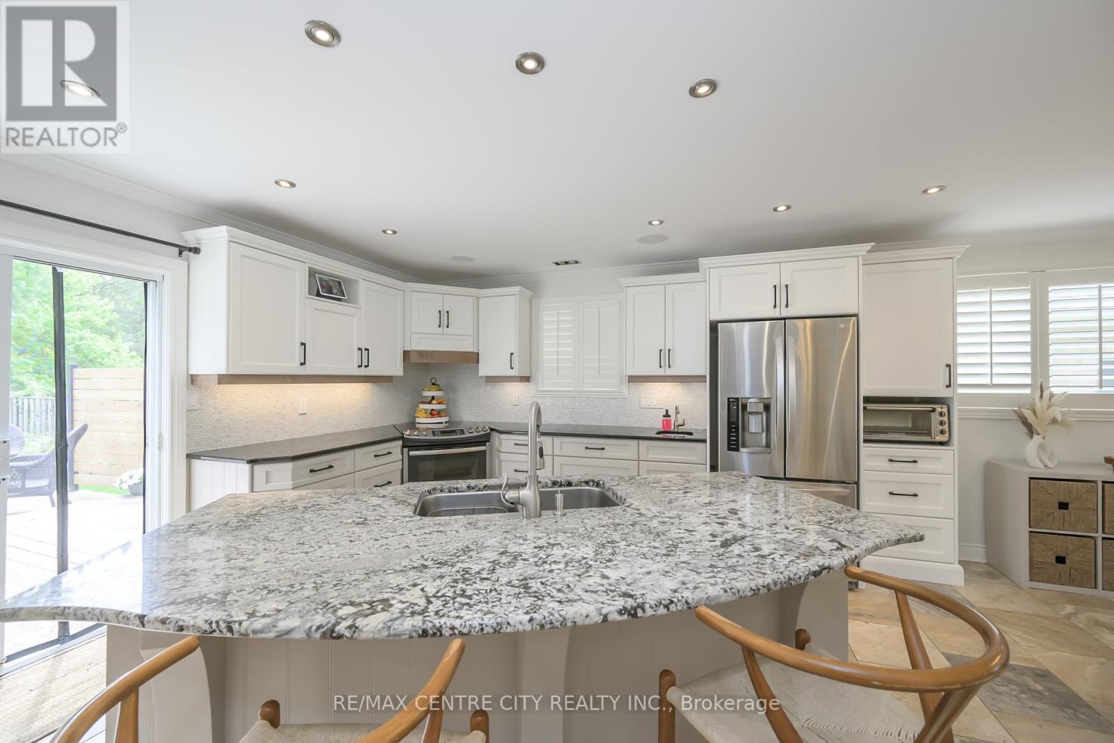 152 Bexhill Close, London South (South Y), Ontario  N6E 3B1 - Photo 16 - X12191163