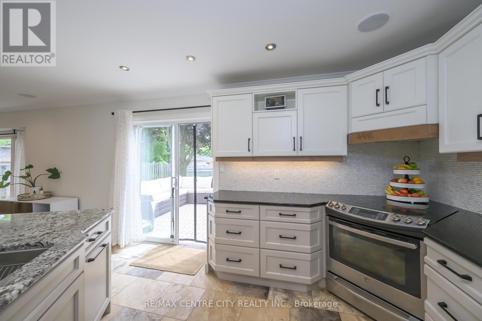 152 Bexhill Close, London South (South Y), Ontario  N6E 3B1 - Photo 18 - X12191163