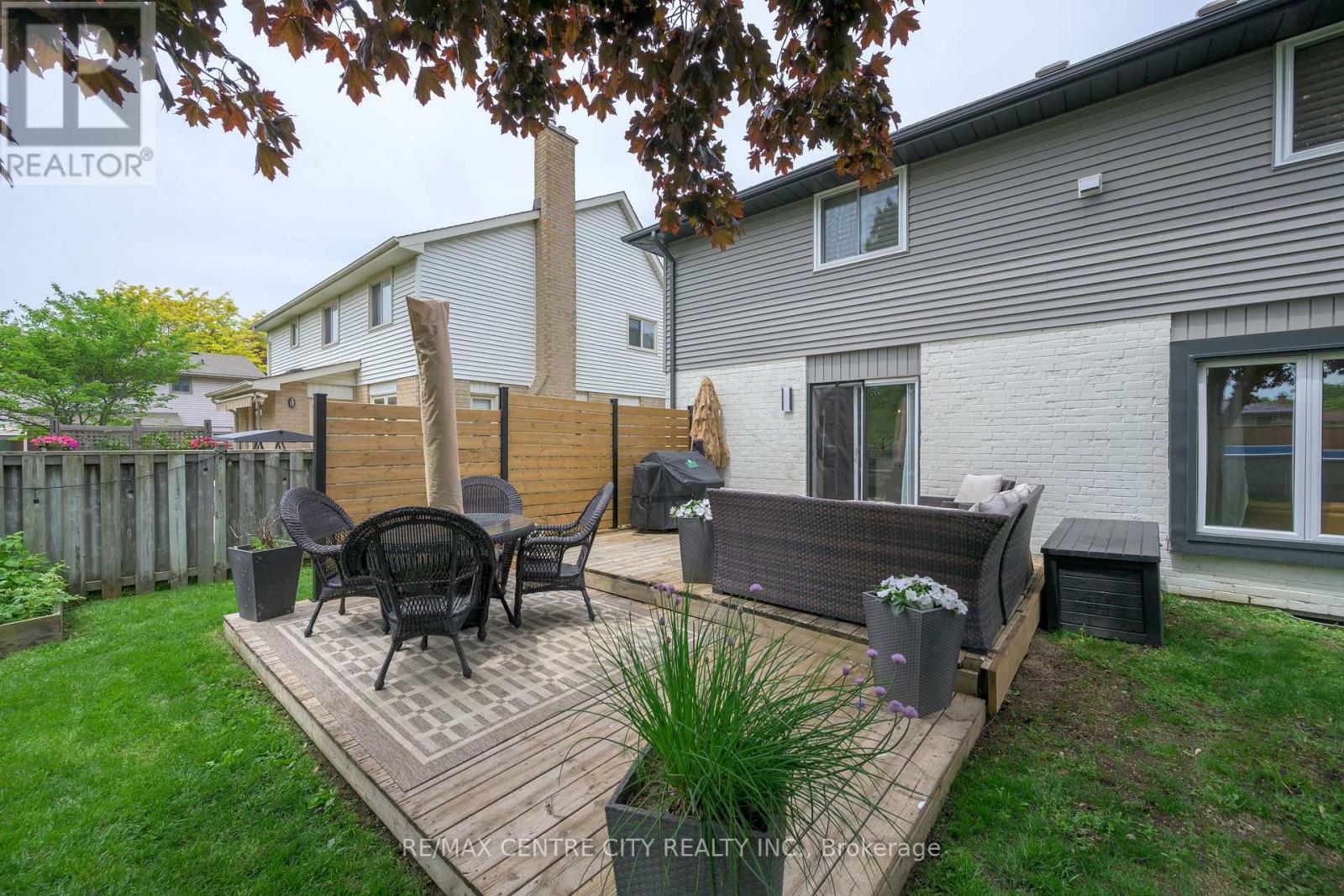 152 Bexhill Close, London South (South Y), Ontario  N6E 3B1 - Photo 5 - X12191163