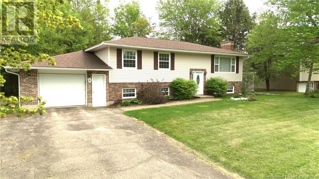 Property at 9 Sinclair Lane image 2