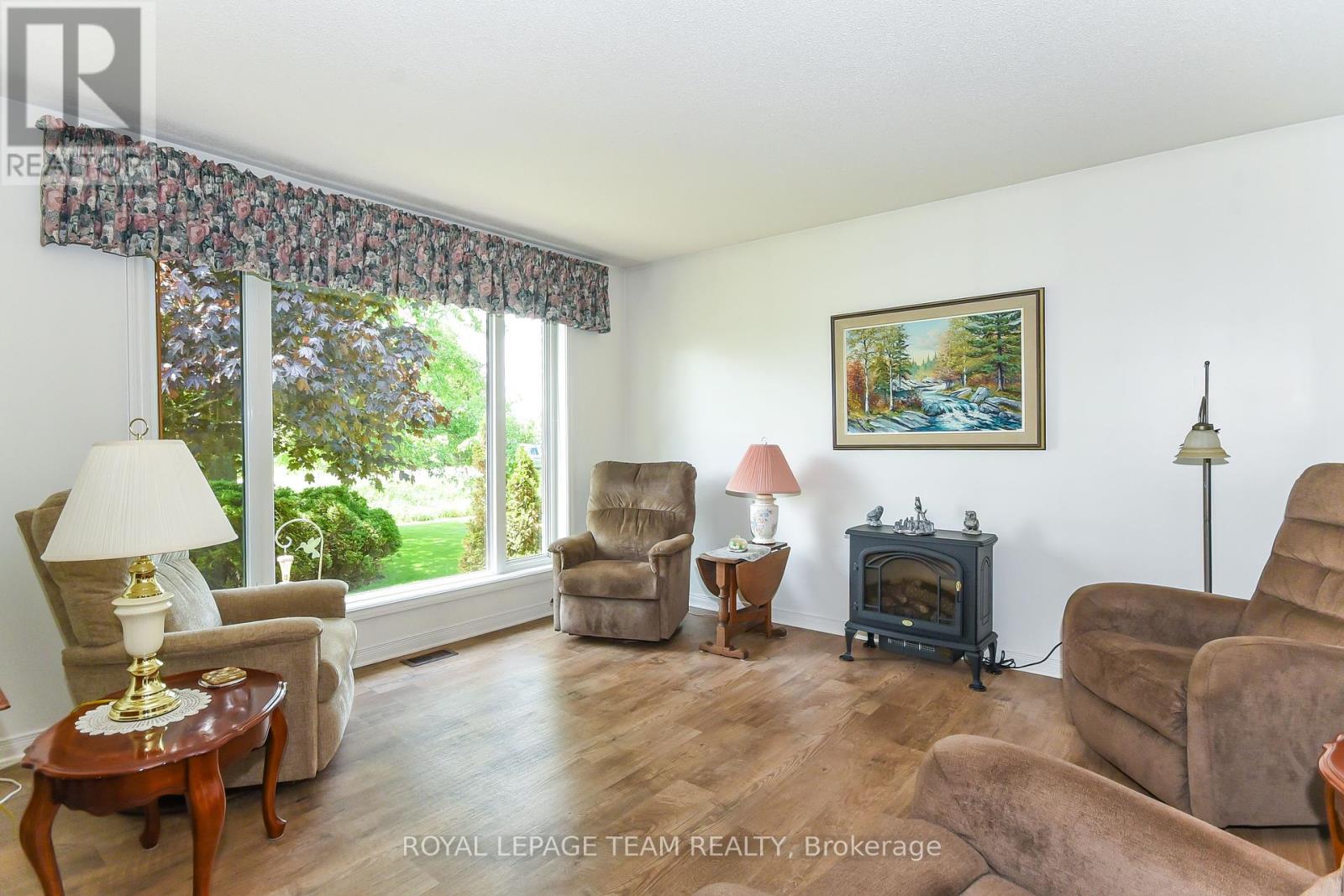 2348 Donald B. Munro Drive, Ottawa, Ontario  K0A 2H0 - Photo 4 - X12191164