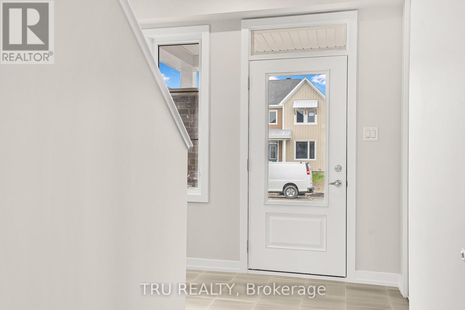517 Oldenburg Avenue, Ottawa, Ontario  K0A 2Z0 - Photo 3 - X12191177