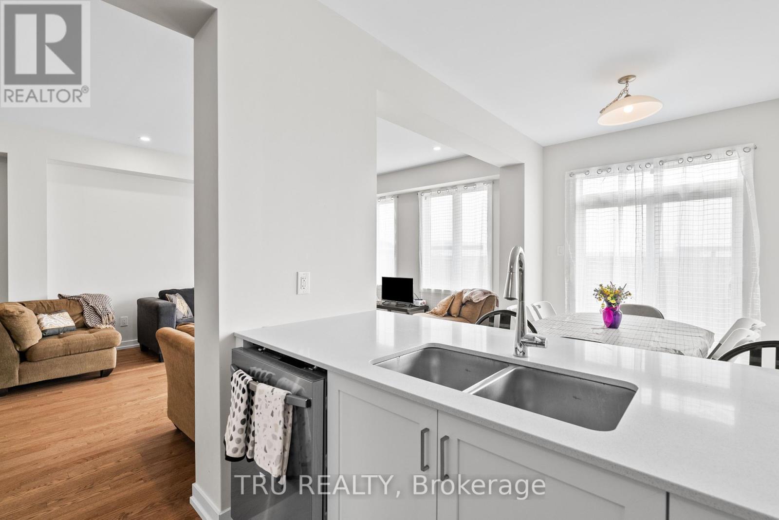 517 Oldenburg Avenue, Ottawa, Ontario  K0A 2Z0 - Photo 8 - X12191177