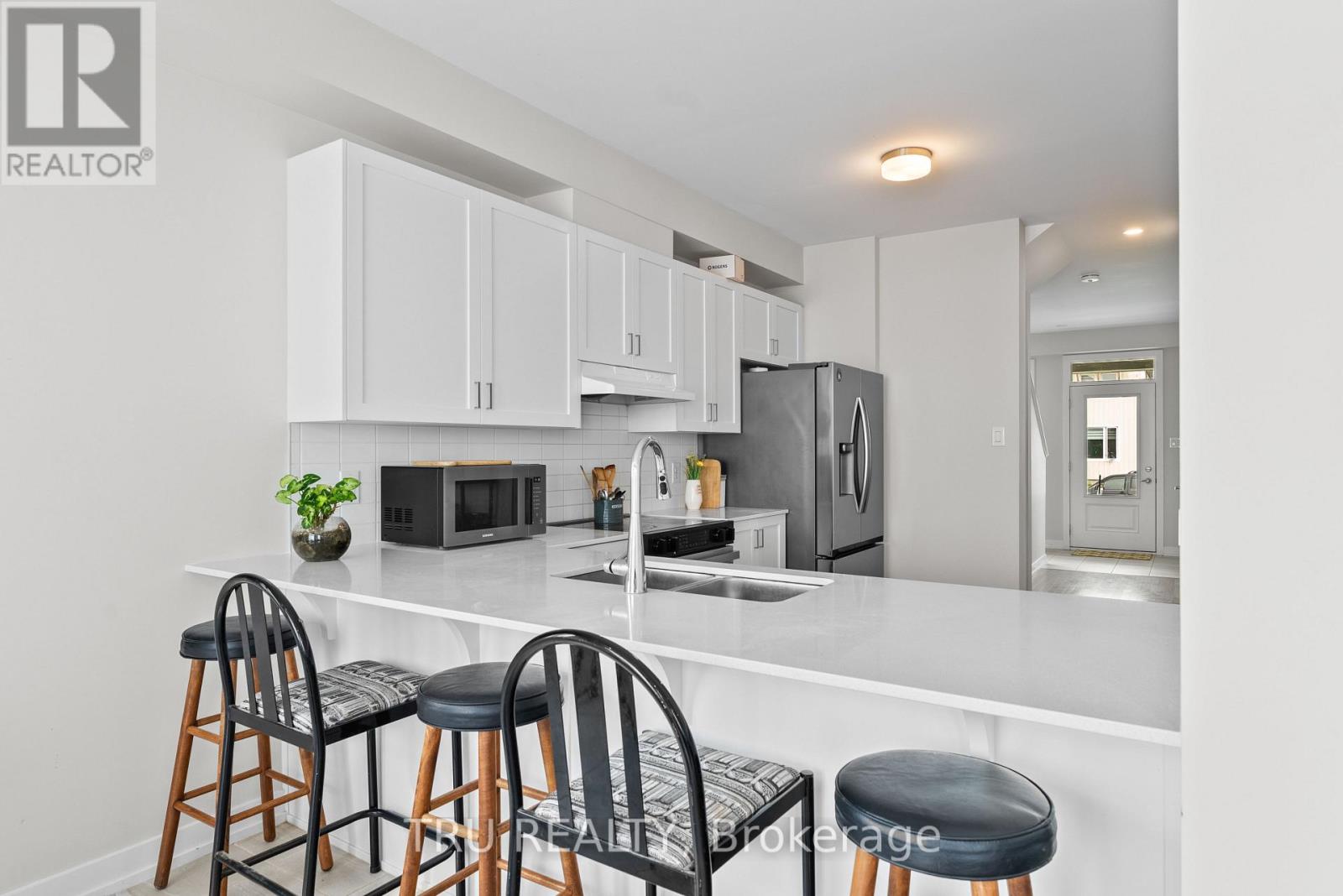 517 Oldenburg Avenue, Ottawa, Ontario  K0A 2Z0 - Photo 9 - X12191177