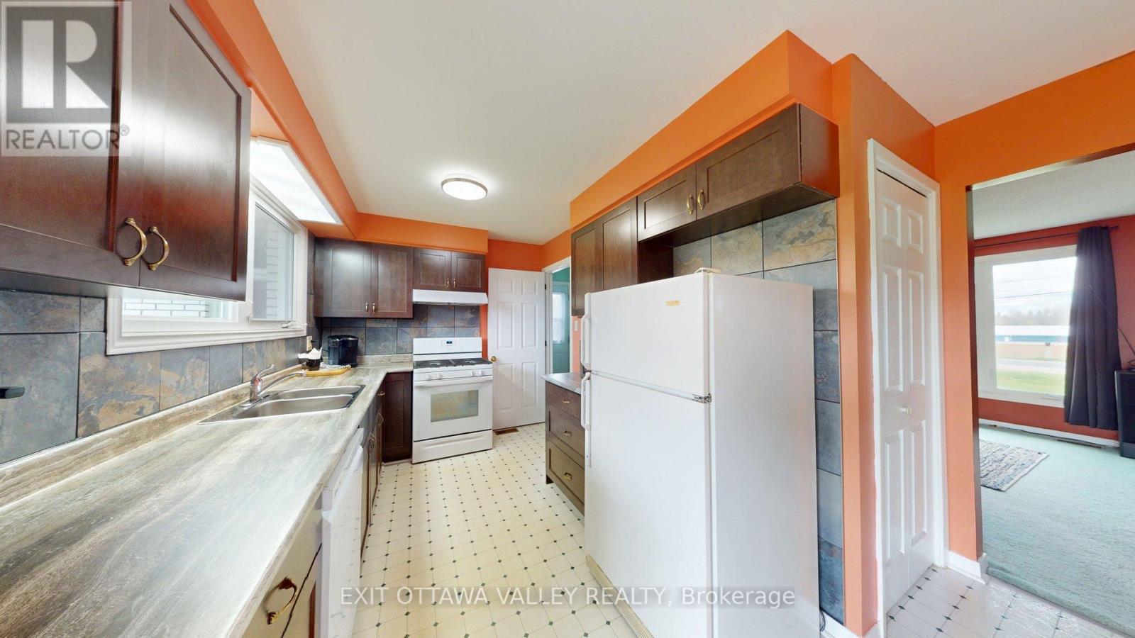 2297 Beachburg Road, Whitewater Region, Ontario  K0J 1C0 - Photo 15 - X12149571