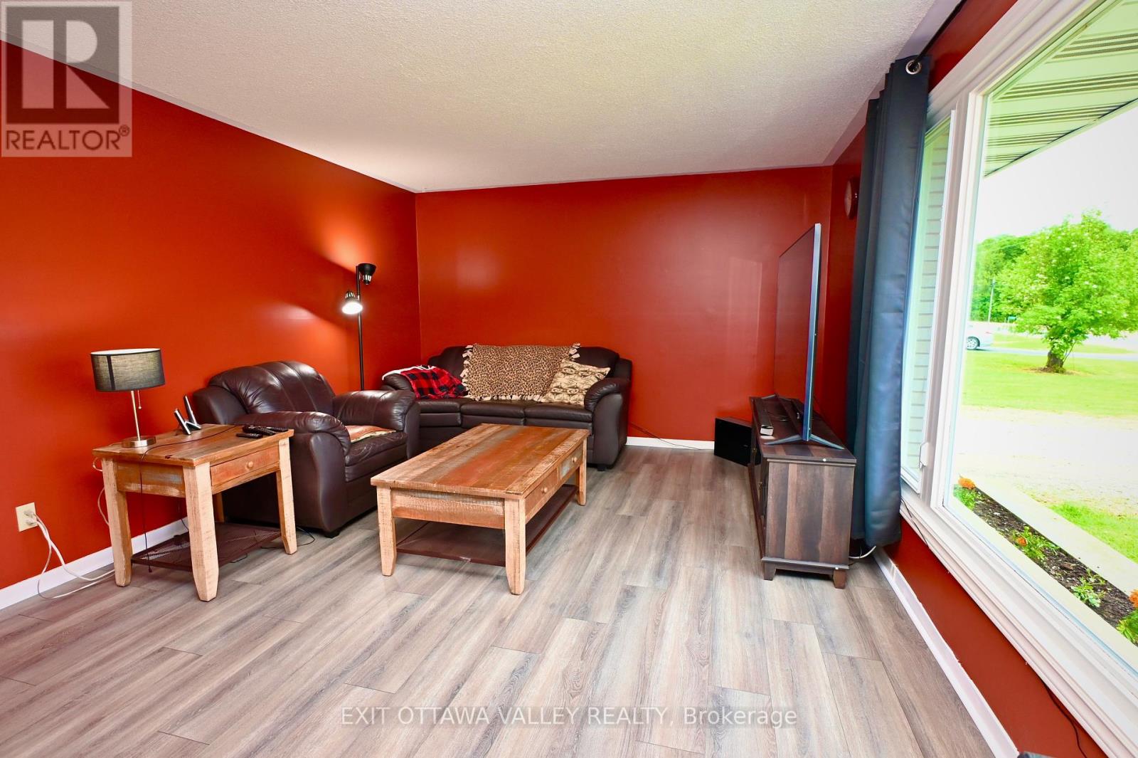 2297 Beachburg Road, Whitewater Region, Ontario  K0J 1C0 - Photo 13 - X12149571
