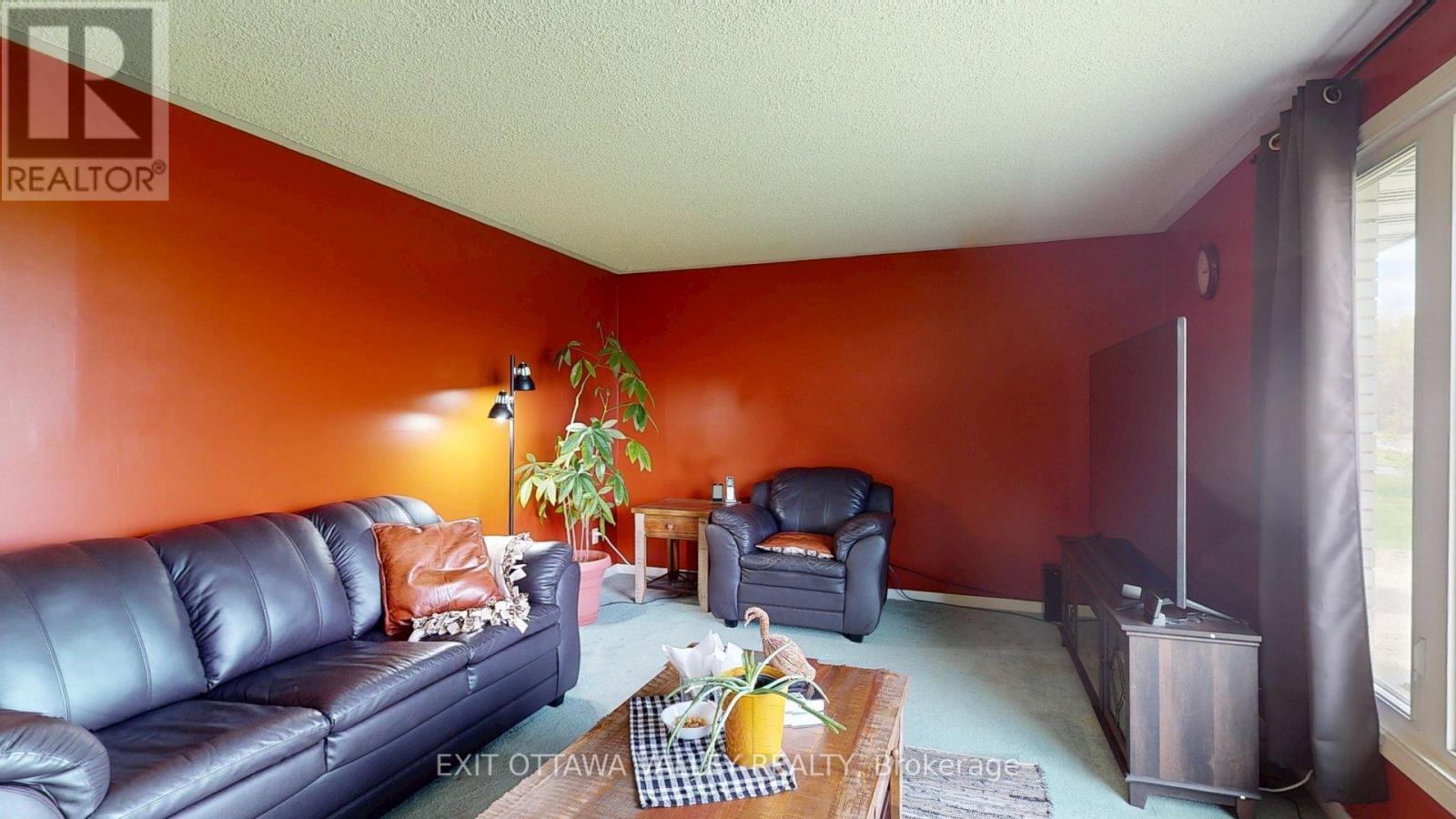 2297 Beachburg Road, Whitewater Region, Ontario  K0J 1C0 - Photo 9 - X12149571