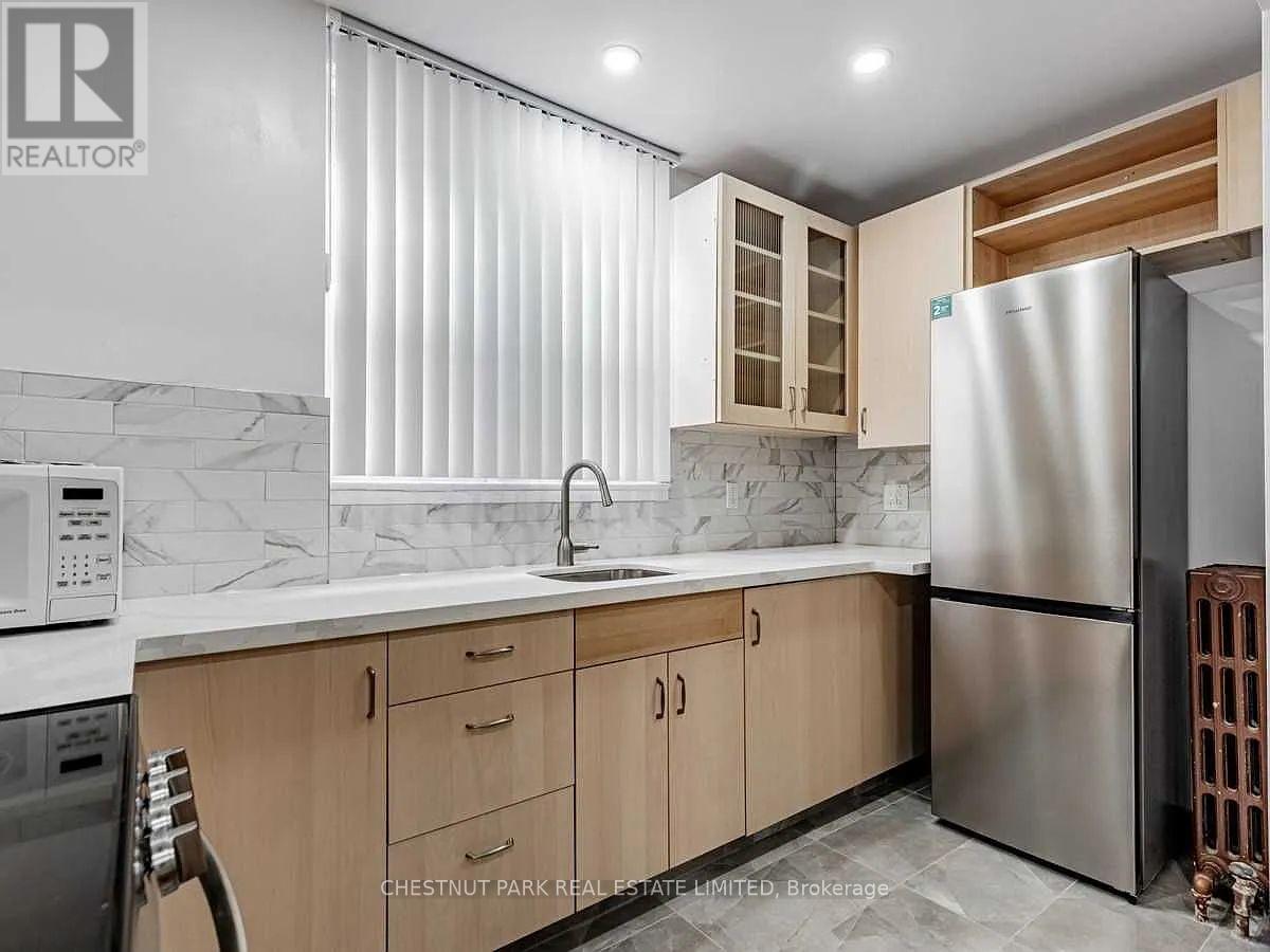 Main - 18 Acacia Road, Toronto, Ontario  M4S 1J6 - Photo 4 - C12191191