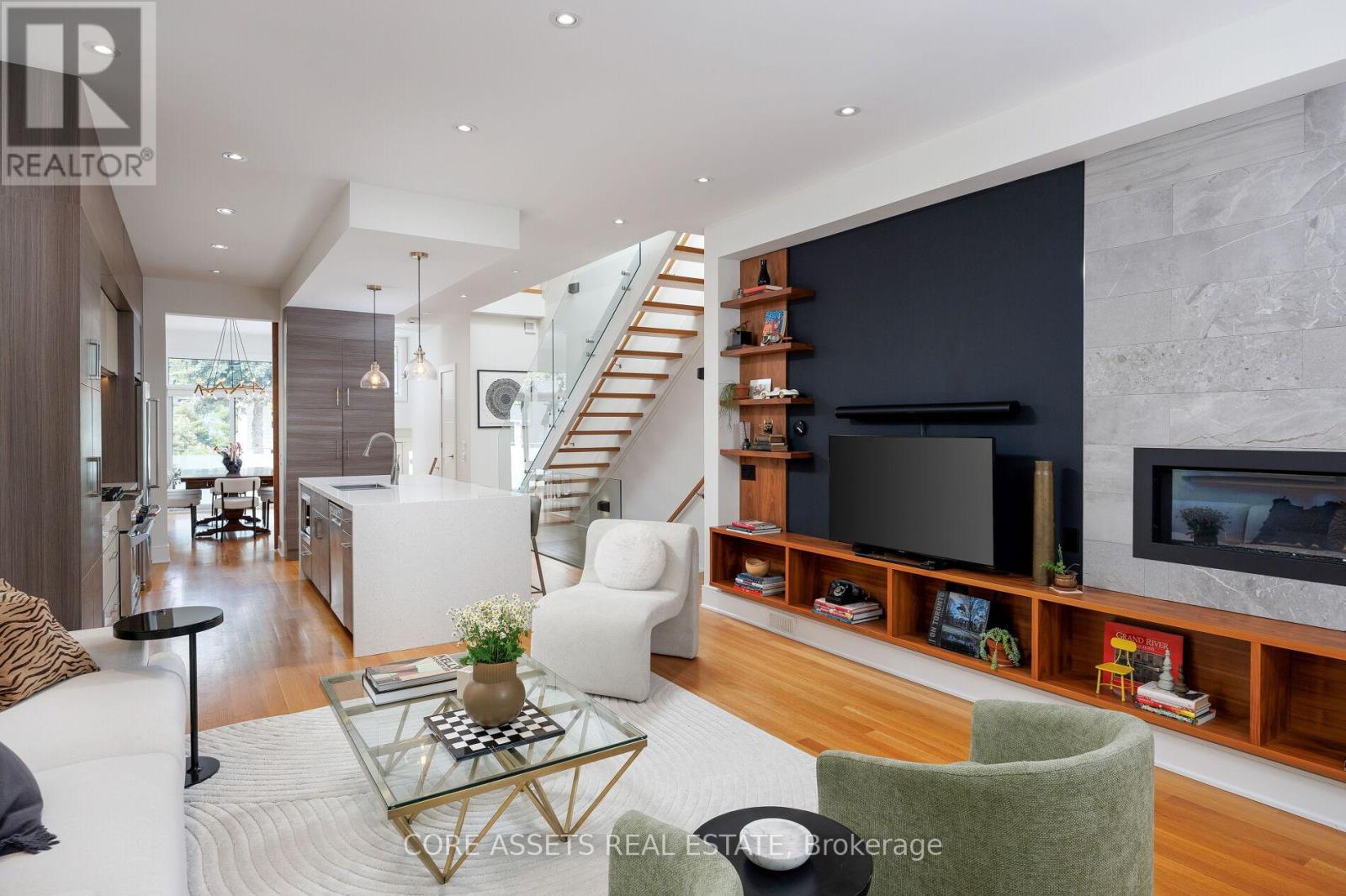 15 Beresford Avenue, Toronto (High Park-Swansea), Ontario  M6S 3A9 - Photo 3 - W12191167