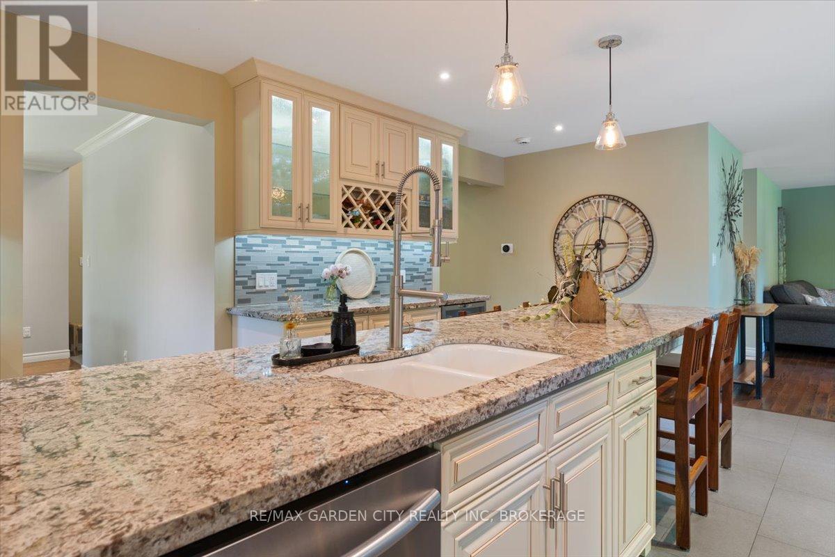 3246 Cedar Avenue, Fort Erie (Ridgeway), Ontario  L0S 1N0 - Photo 12 - X12191204