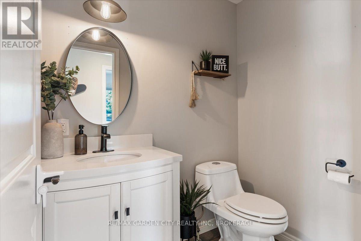 3246 Cedar Avenue, Fort Erie (Ridgeway), Ontario  L0S 1N0 - Photo 22 - X12191204