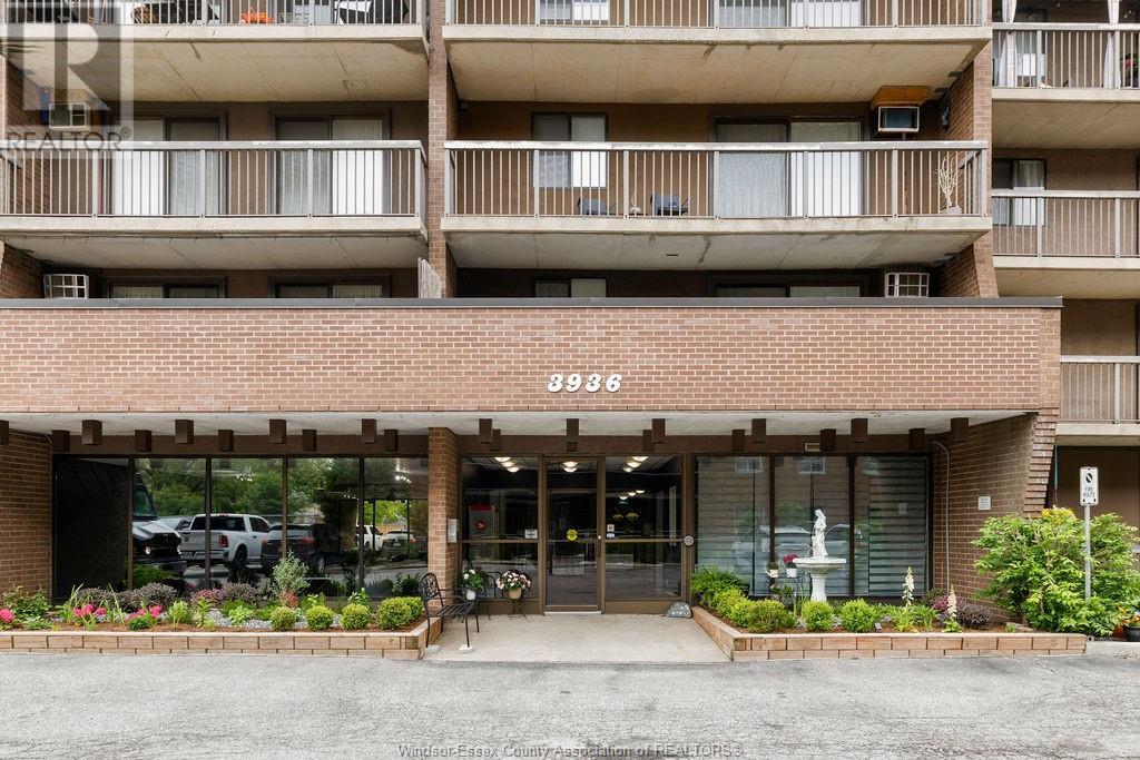 Property at 3936 WYANDOTTE STREET East Unit# 906 image 5