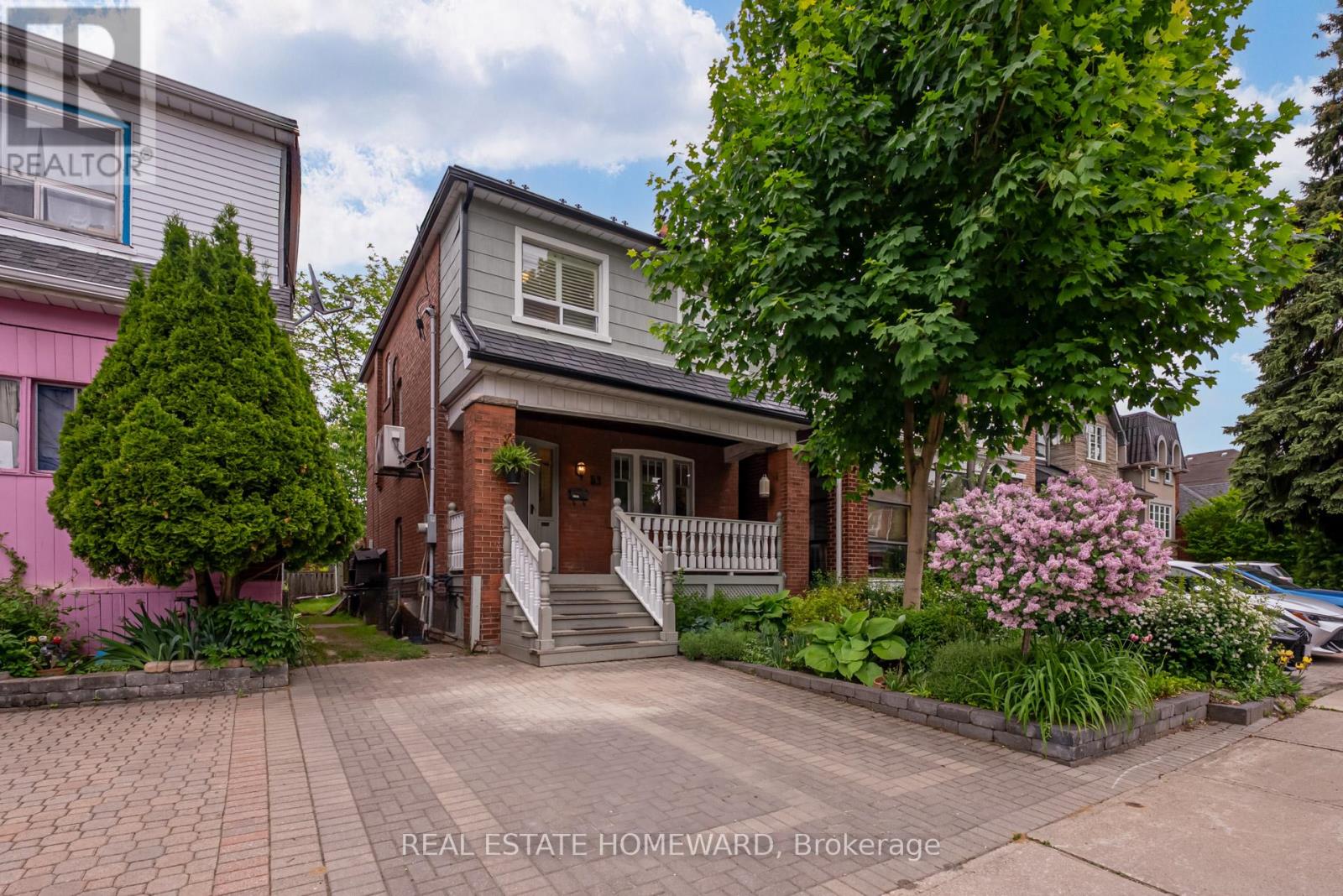 <div class="slider-price">$998,000</div><p>53 Hopedale Avenue, Toronto, Ontario</p>