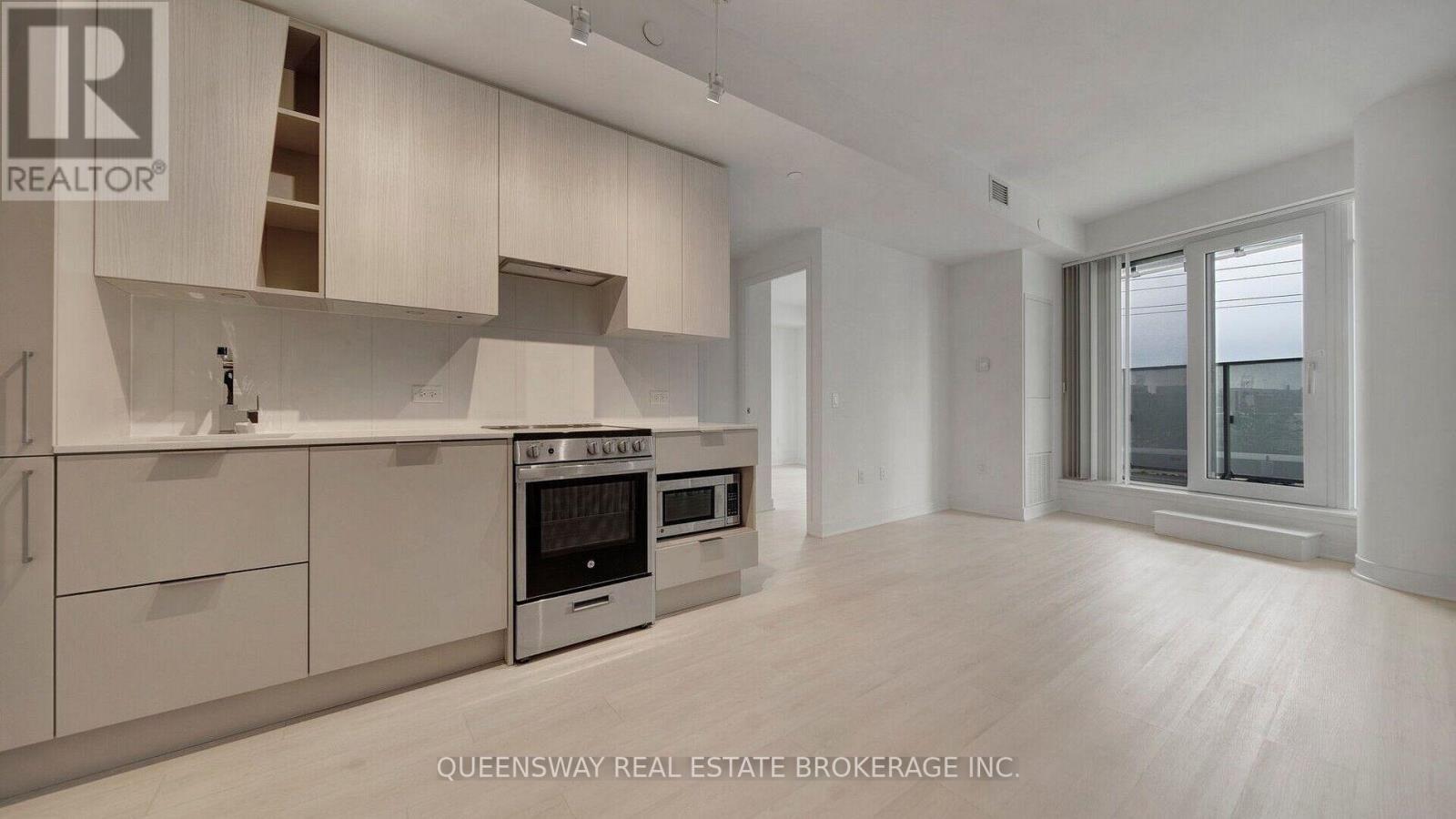 206 - 3900 Confederation Parkway, Mississauga, Ontario  L5B 3J1 - Photo 3 - W12191209