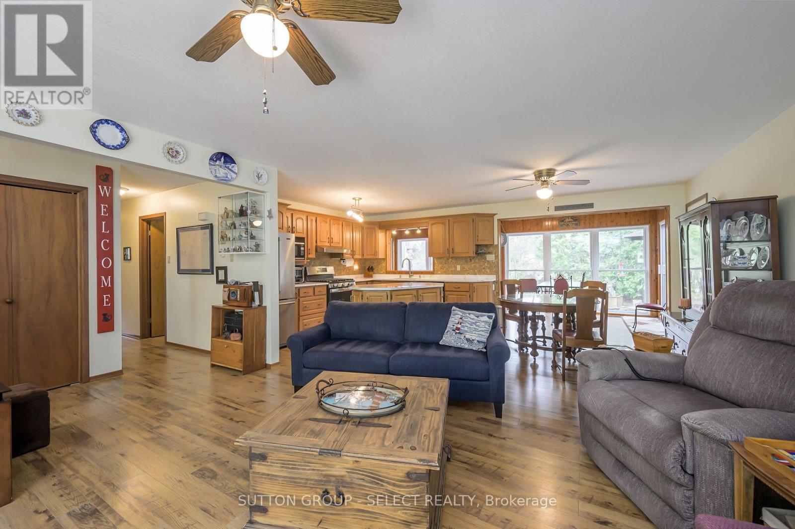 8444 Lazy Lane, Lambton Shores, Ontario  N0M 2N0 - Photo 13 - X12136178