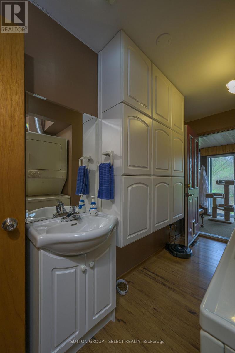 8444 Lazy Lane, Lambton Shores, Ontario  N0M 2N0 - Photo 26 - X12136178
