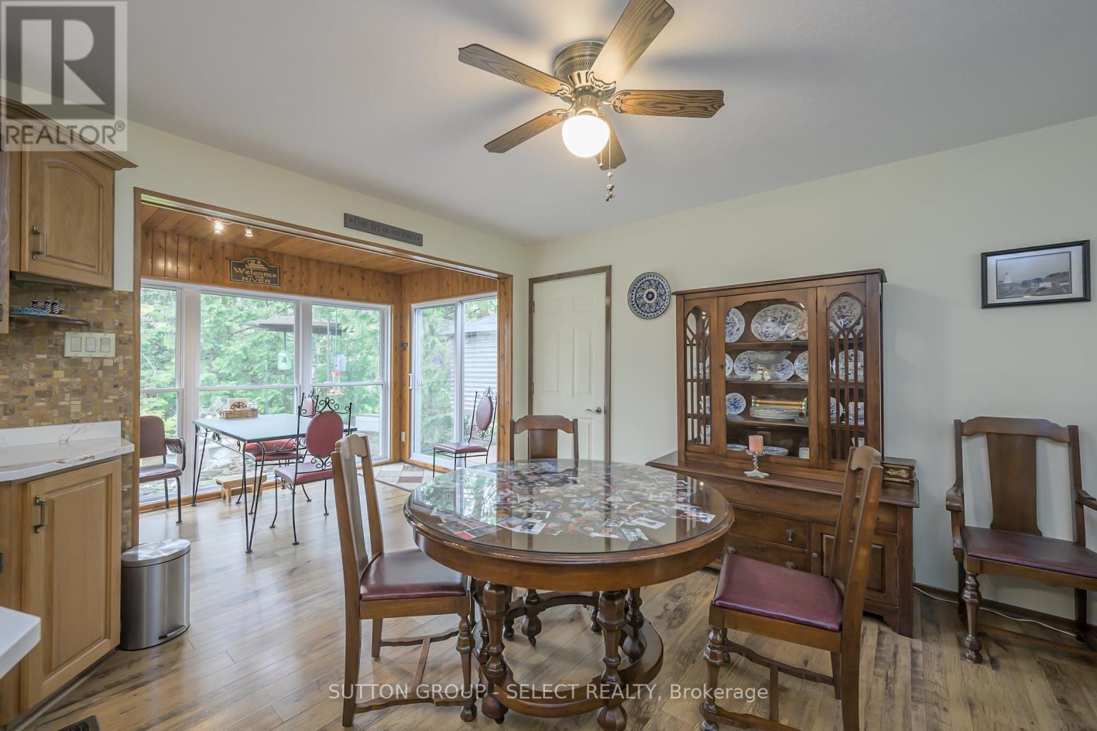 8444 Lazy Lane, Lambton Shores, Ontario  N0M 2N0 - Photo 7 - X12136178