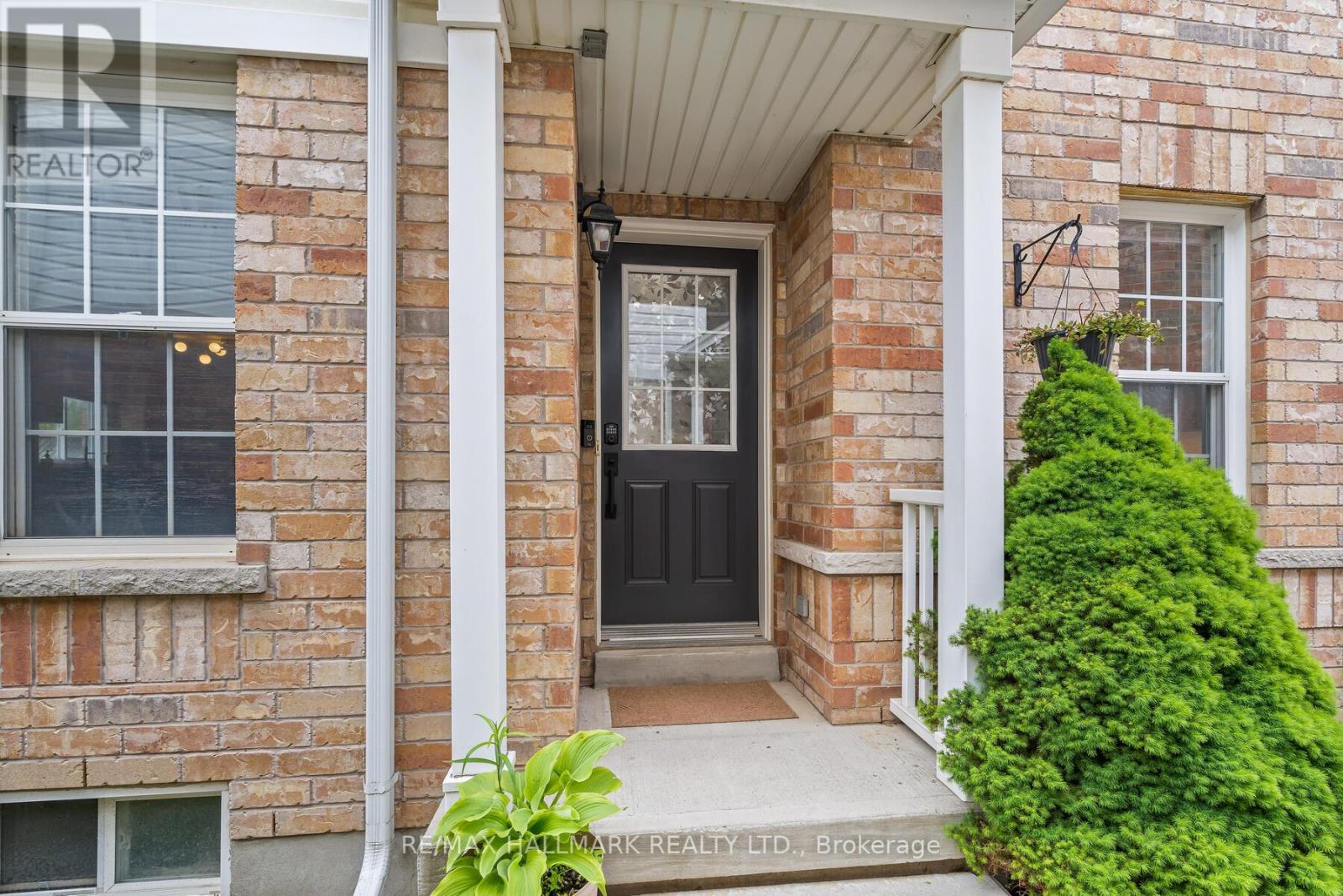 47 Bloomington Drive, Cambridge, Ontario  N1P 1J5 - Photo 2 - X12187338