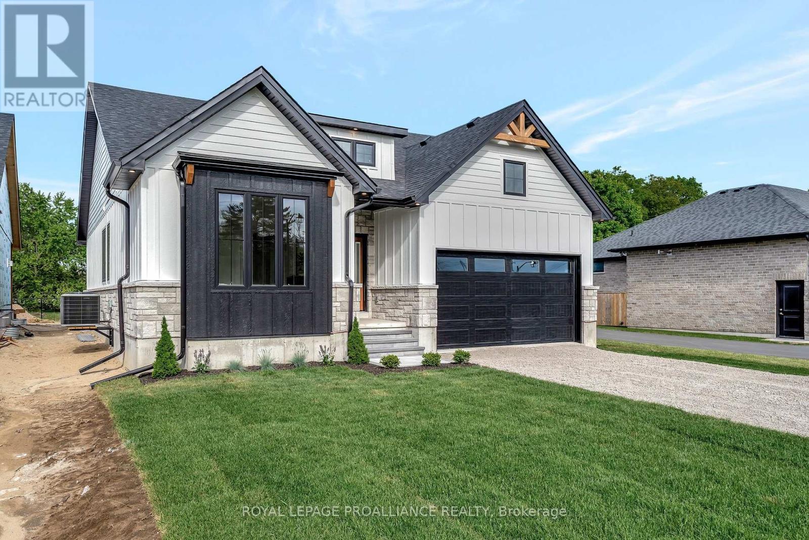 Property at 4 DEERVIEW DRIVE image 3