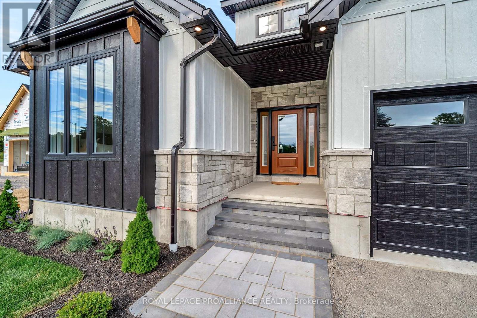 Property at 4 DEERVIEW DRIVE image 4