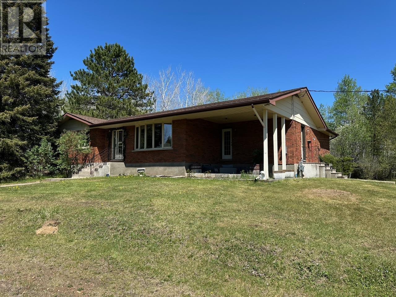 5496 Mapleward Rd, Thunder Bay, Ontario  P7G 1R7 - Photo 2 - TB251450
